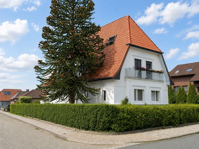 Umfangreich saniertes Zweifamilienhaus als Kapitalanlage in guter Wohnlage von Varel!