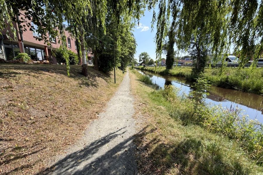 Fußweg am Augustfehner Kanal